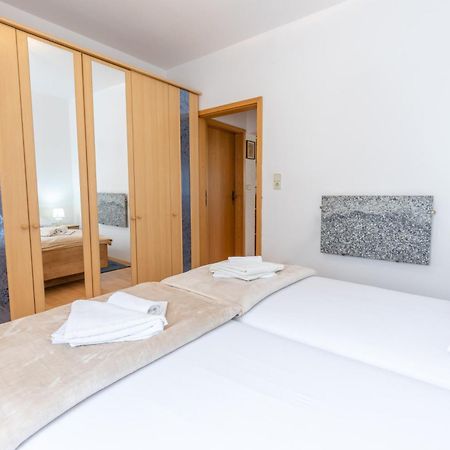 Apartman Lana Baška Exteriör bild